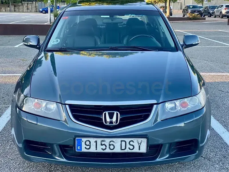Usado Honda Accord Executive 140 CV (102 kW) 2006 Gris / plata Berlina