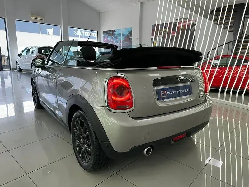 Usado Mini Cooper Cabriolet 136 CV (100 kW) 2021 Gris / plata Descapotable
