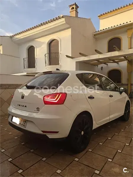 Usado Seat Ibiza Reference 90 CV (66 kW) 2015 Blanco Berlina