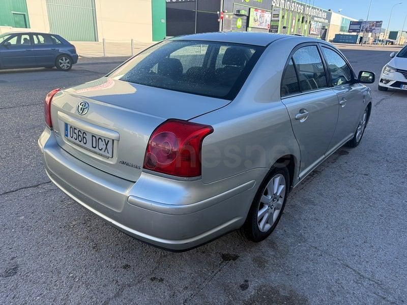 Usado Toyota Avensis Sol 129 CV (94 kW) 2005 Gris / plata Berlina