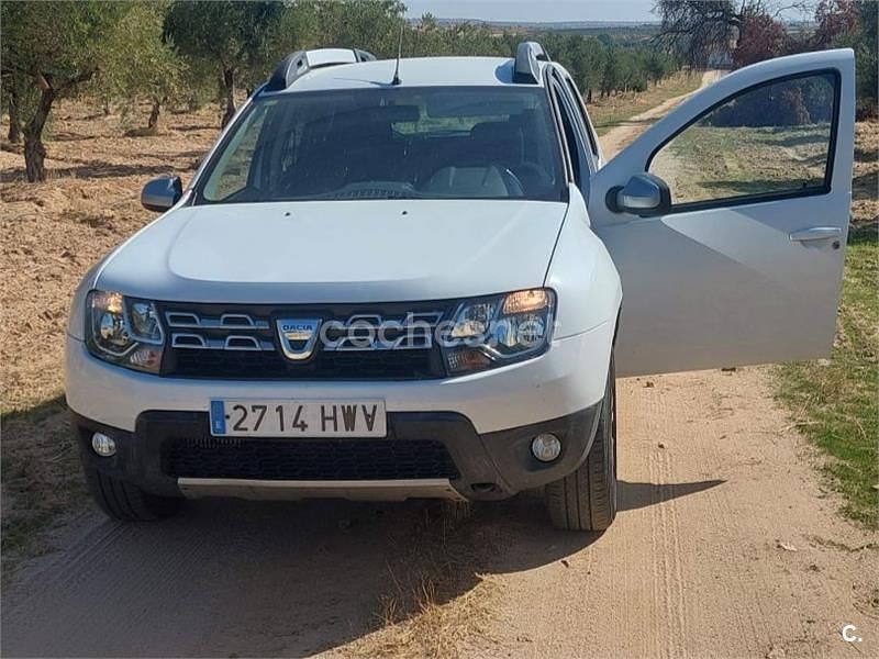 Blanco Usado 2014 Dacia Duster Lauréate SUV | 8550 € (Precio justo) - Imagen 1/4