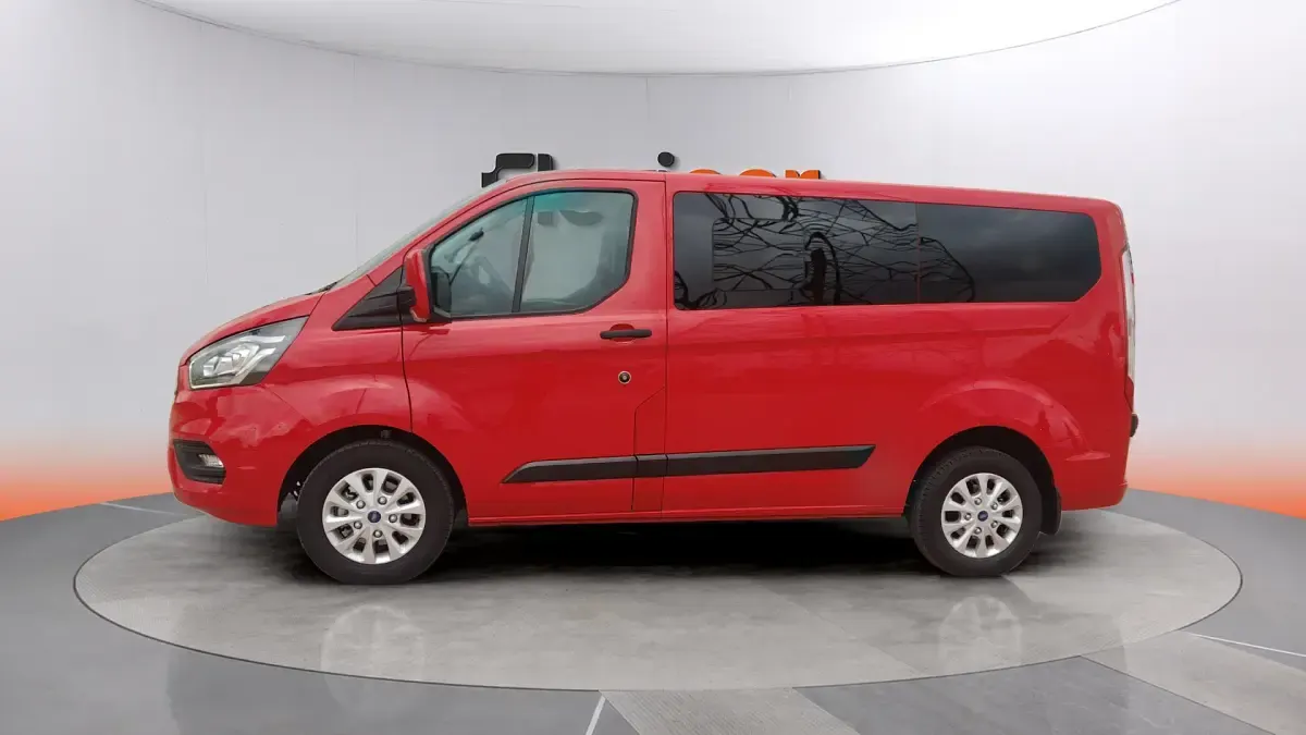 Usado Ford Tourneo Custom Trend 136 CV (100 kW) 2023 Rojo Van