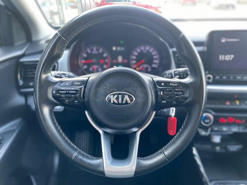 Usado Kia Stonic 100 CV (73 kW) 2021 Blanco SUV