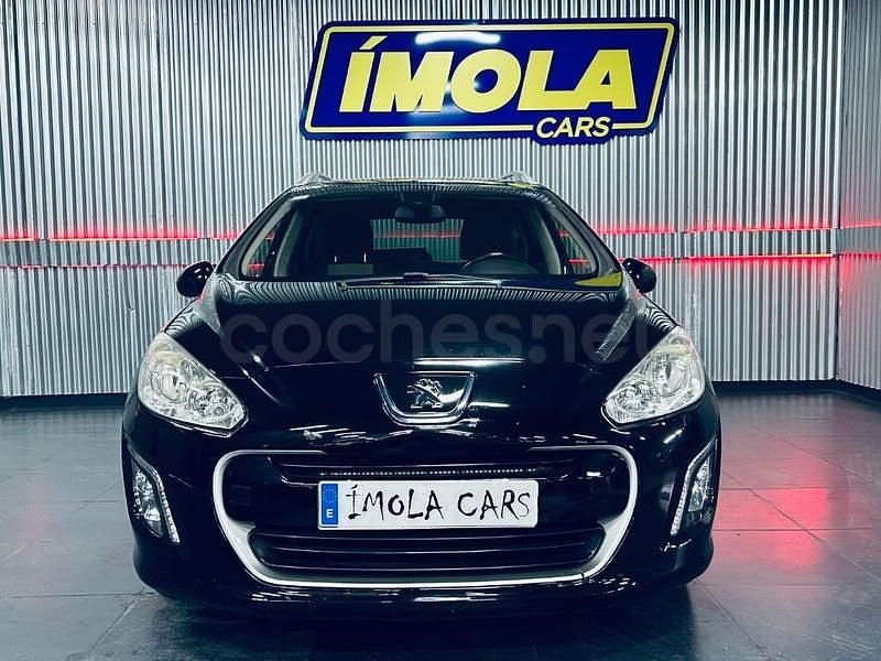 Usado Peugeot 308 SW Family 112 CV (82 kW) 2012 Negro Familiar