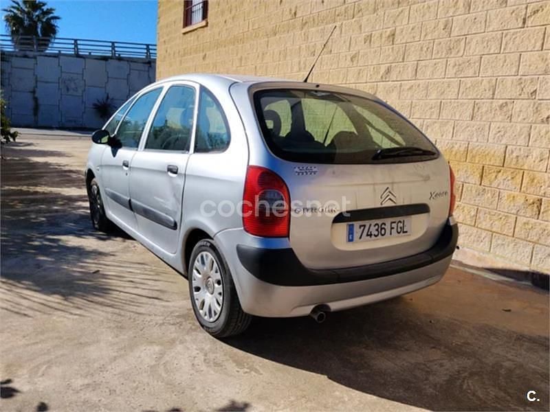 Usado Citroën Xsara Picasso 95 CV (69 kW) 2006 Gris / plata Monovolumen
