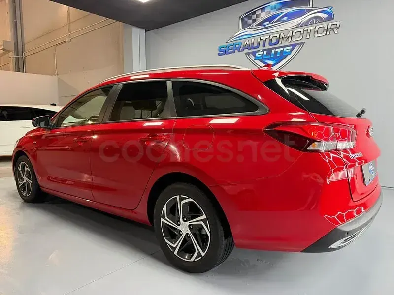 Usado Hyundai i30 116 HP (85 kW) 2022 Vermelho Carrinha