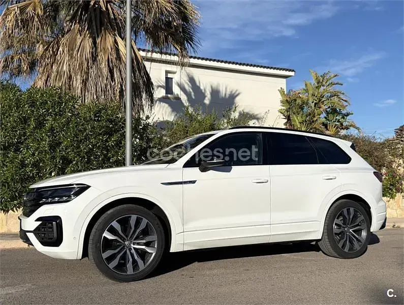 Käytetty VW Touareg R-line 286 HP (210 kW) 2018 Valkoinen Katumaasturi