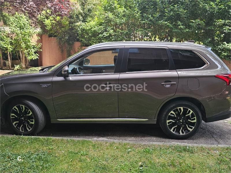 Marrón Usado 2018 Mitsubishi Outlander P-HEV SUV | 19.500 € (Caro) - Imagen 1/4