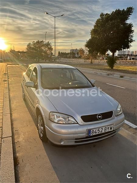 Gris / plata Usado 2002 Opel Astra Club Berlina | 2100 € (Caro) - Imagen 1/4