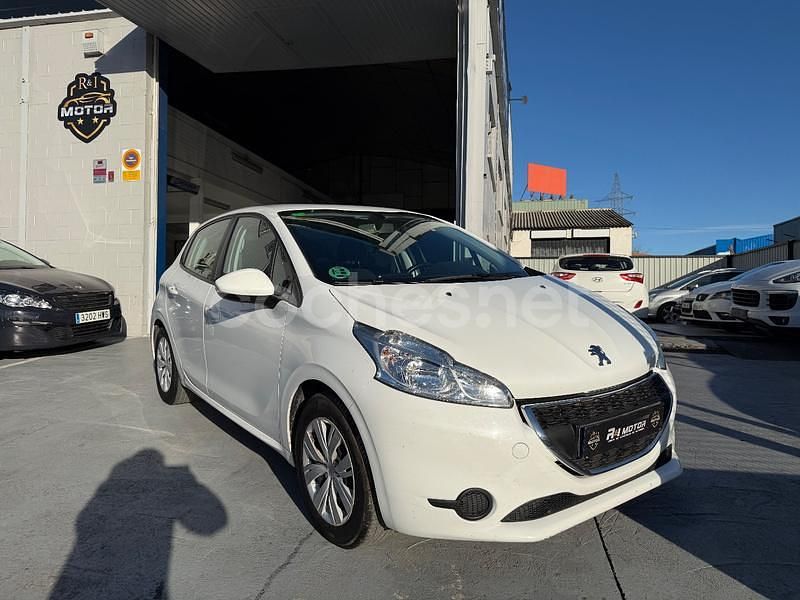 Blanco Usado 2014 Peugeot 208 Active Utilitario | 5750 € (Buen precio) - Imagen 1/4