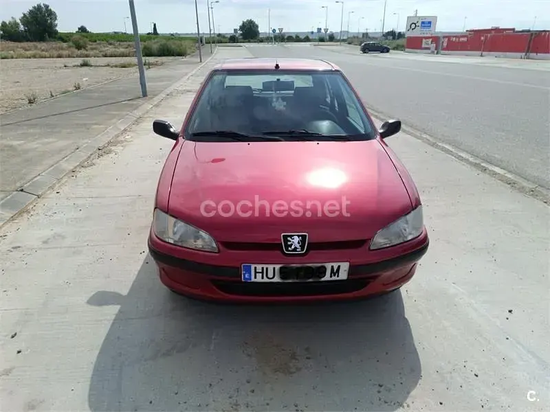 Usado Peugeot 106 60 CV (44 kW) 1996 Rojo Utilitario