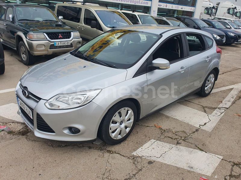Gris / plata Usado 2012 Ford Focus Trend Berlina | 8900 € (Precio justo) - Imagen 1/4