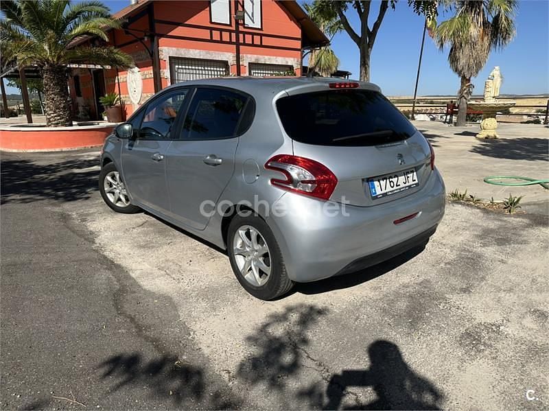 Usado Peugeot 208 Active 75 CV (55 kW) 2016 Gris / plata Utilitario
