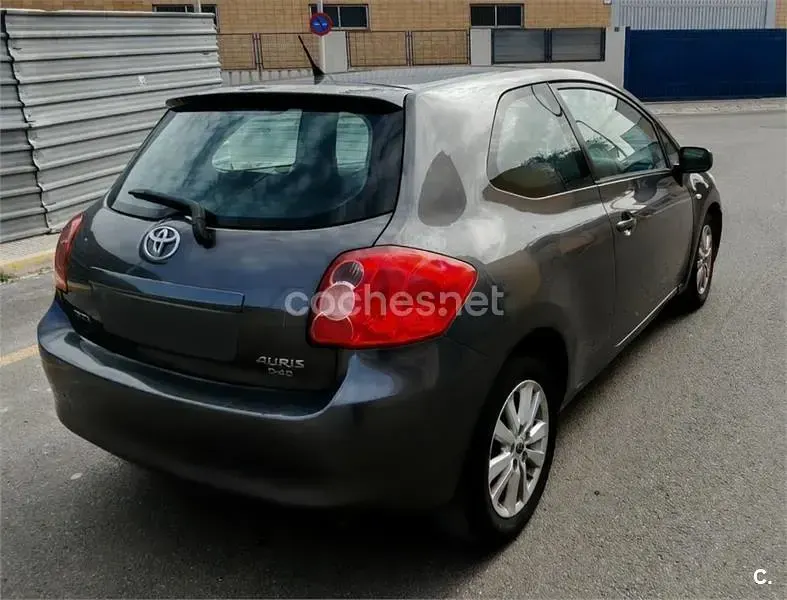 Używany Toyota Auris Sol 126 KM (92 kW) 2007 Szary Hatchback