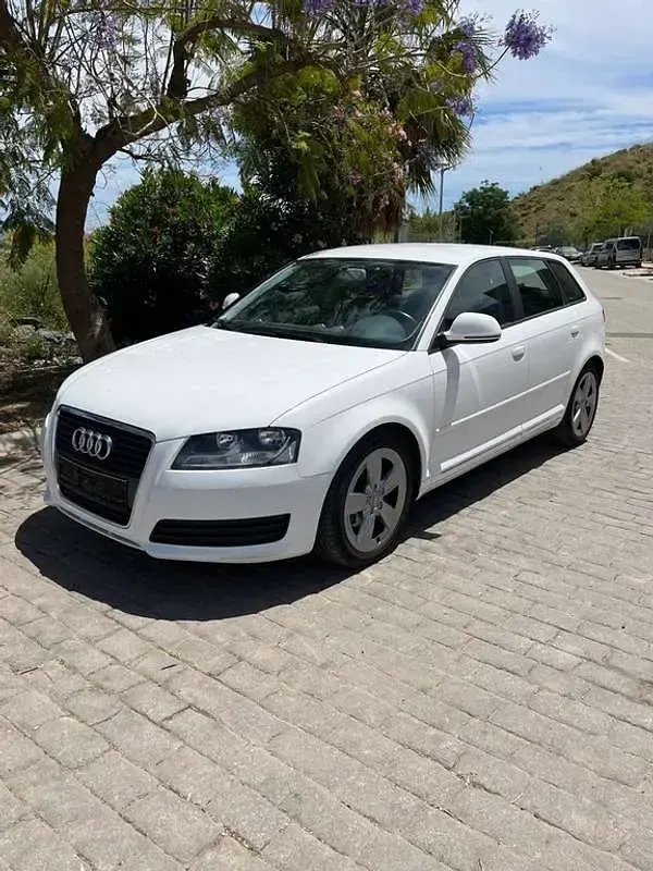 Usado Audi A3 Sportback Attraction 140 CV (102 kW) 2009 Blanco Utilitario