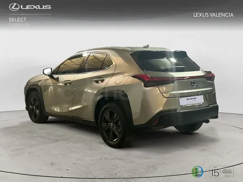 Usado Lexus UX Business Edition 184 CV (135 kW) 2021 Gris / plata SUV