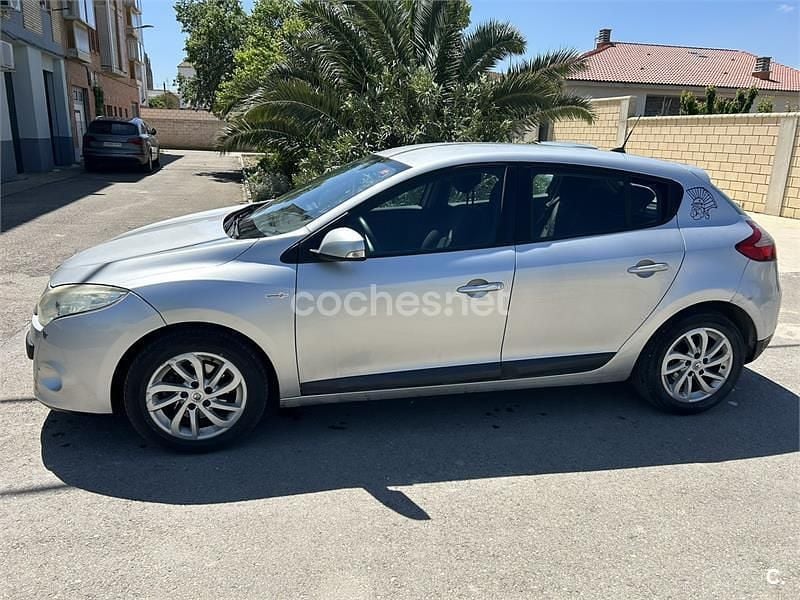 Usado Renault Mégane 105 CV (77 kW) 2010 Gris / plata Berlina