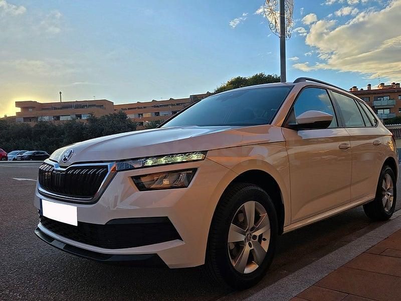 Usado Skoda Kamiq Active 95 CV (69 kW) 2022 Blanco SUV