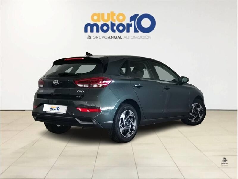 Cypress green pearl Nuevo 2024 Hyundai i30 Berlina | 24.900 € (Un poco caro) - Imagen 1/3