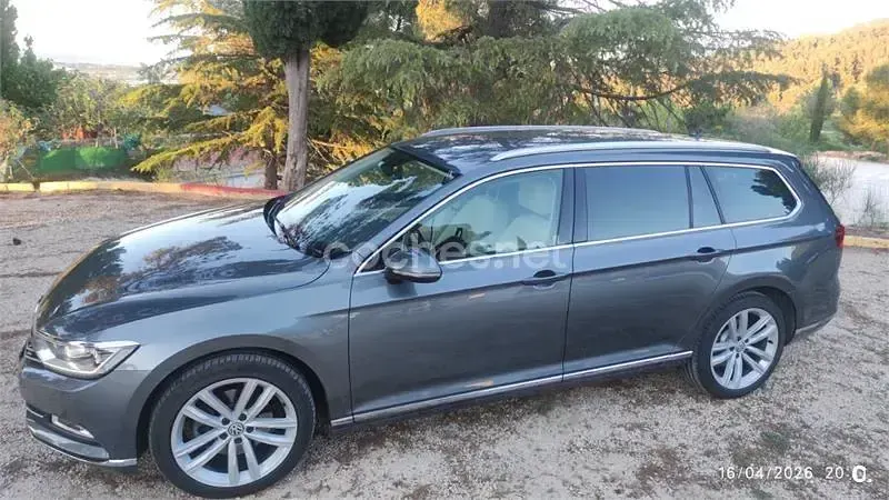 Usado VW Passat Sportline 190 CV (139 kW) 2016 Gris / plata Familiar