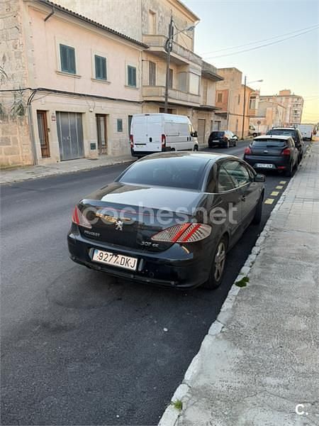 Usado Peugeot 307 CC 110 CV (80 kW) 2005 Negro Descapotable