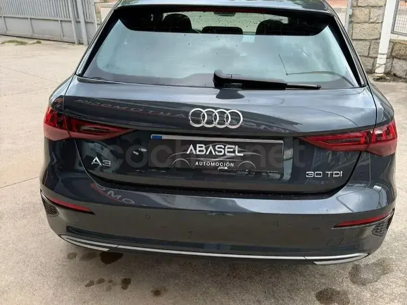 Usado Audi A3 Advanced Plus 116 CV (85 kW) 2021 Gris / plata Berlina