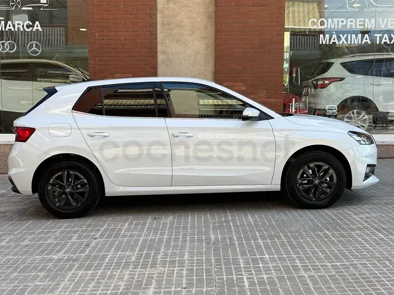 Usado Skoda Fabia Selection 95 CV (69 kW) 2025 Blanco Utilitario