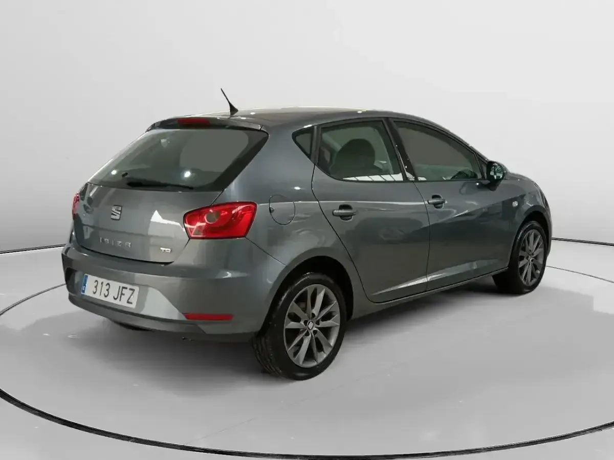 Usado Seat Ibiza I-Tech 90 CV (66 kW) 2015 Gris Berlina