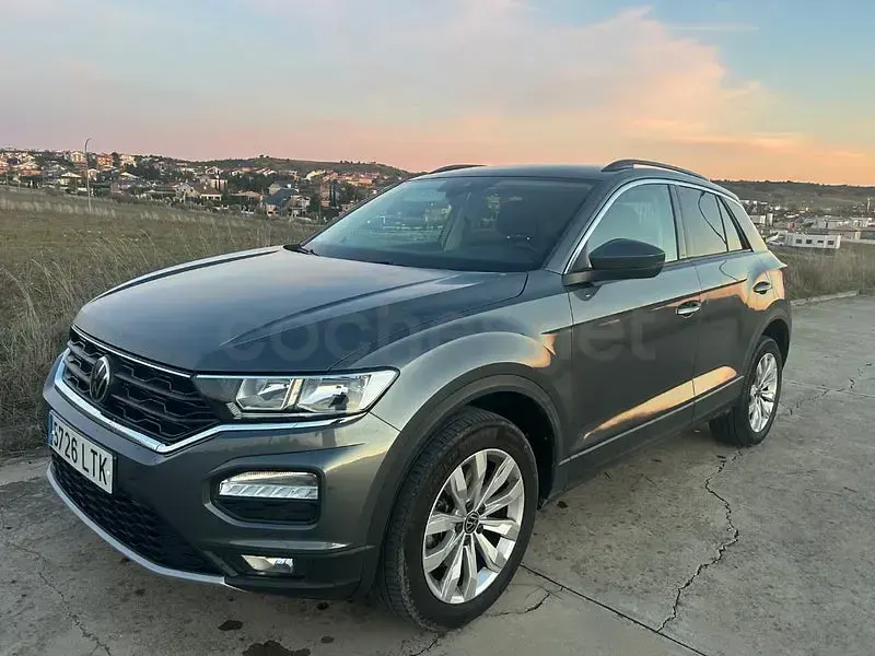 Usado VW T-Roc Advance 150 CV (110 kW) 2022 Gris / plata SUV