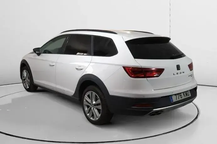 Usado Seat Leon X-Perience 4Drive 151 CV (111 kW) 2018 Blanco Familiar