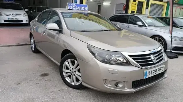 Usado Renault Latitude Expression 150 CV (110 kW) 2011 Marrón Berlina