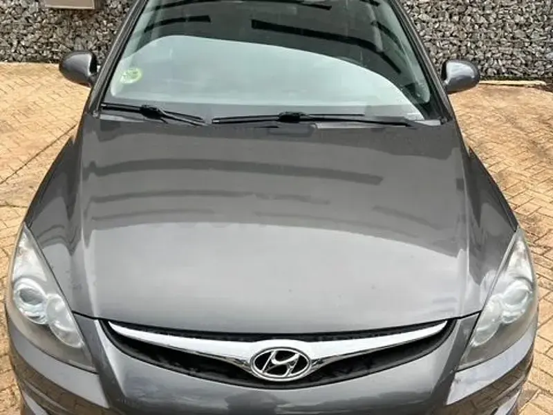 Usado Hyundai i30 Classic 90 CV (66 kW) 2011 Verde Berlina