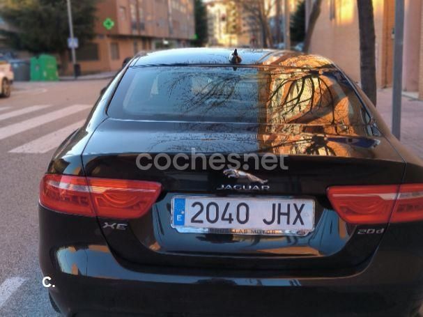 Negro Usado 2015 Jaguar XE Pure Berlina | 9300 € (Precio justo) - Imagen 1/4