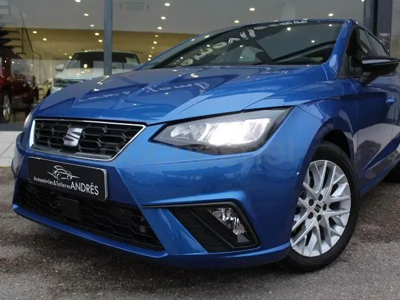 Usado Seat Ibiza FR 116 CV (85 kW) 2024 Azul Utilitario