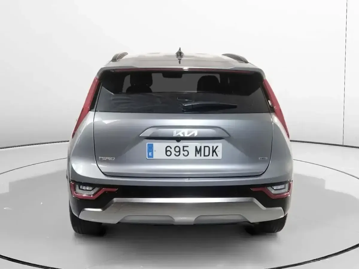 Usado Kia Niro 141 HP (103 kW) 2023 Branco SUV