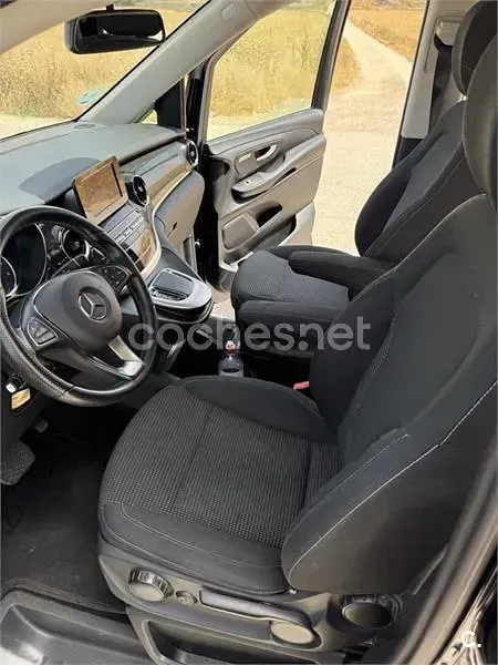 Usado Mercedes V220 163 CV (119 kW) 2022 Azul Monovolumen