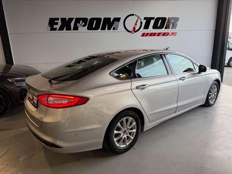 Usado Ford Mondeo Business Edition 120 HP (88 kW) 2017 Cinzento Sedan