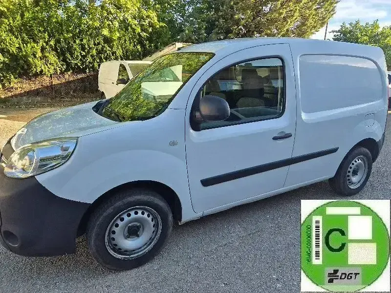 Usado Renault Kangoo 75 CV (55 kW) 2018 Blanco Monovolumen
