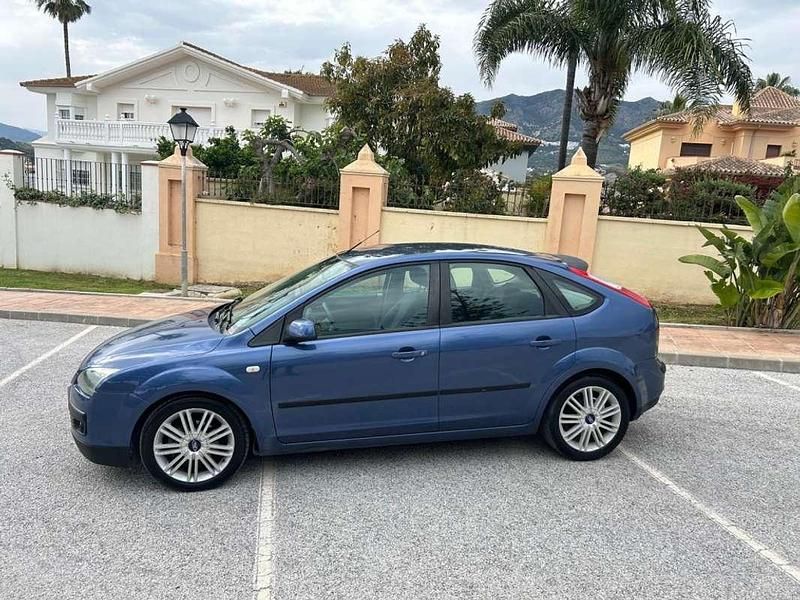 Usado Ford Focus Ghia 109 CV (80 kW) 2006 Azul Utilitario