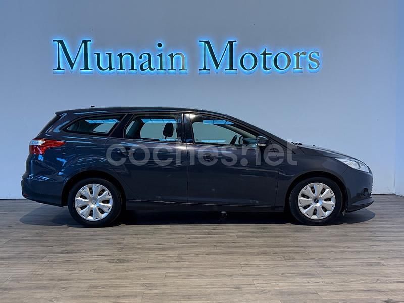 Usado Ford Focus Trend 95 CV (69 kW) 2013 Azul Familiar