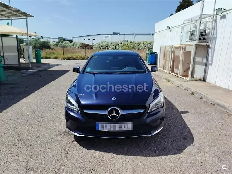 Usado Mercedes CLA200 Shooting Brake 136 CV (100 kW) 2018 Azul Familiar