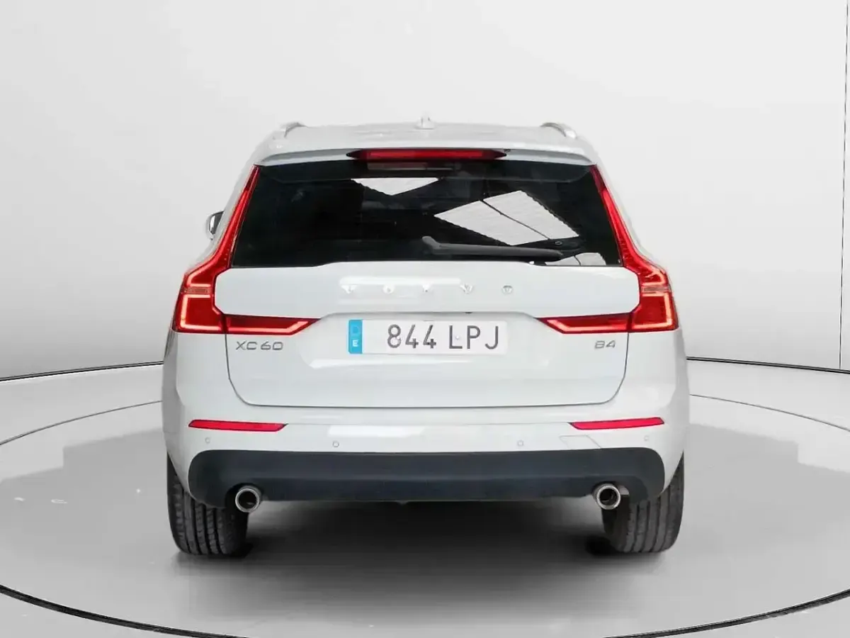 Usado Volvo XC60 Momentum 197 CV (144 kW) 2021 Blanco SUV