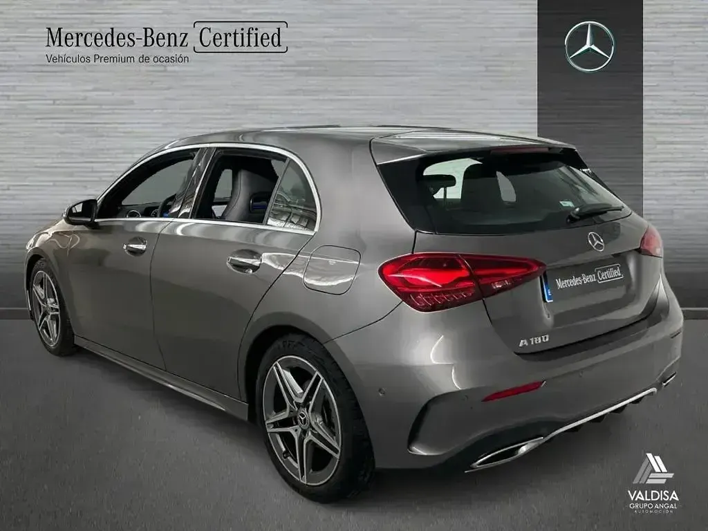 Usado Mercedes A180 136 CV (100 kW) 2025 Gris Berlina