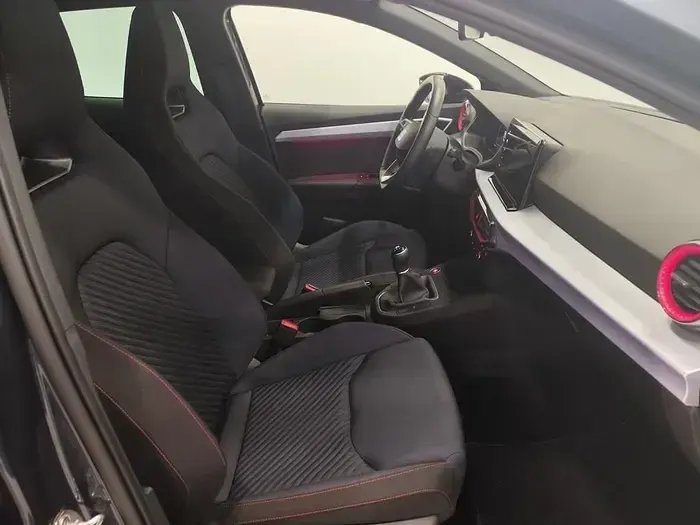 Usado Seat Ibiza FR 116 CV (85 kW) 2025 Gris Utilitario