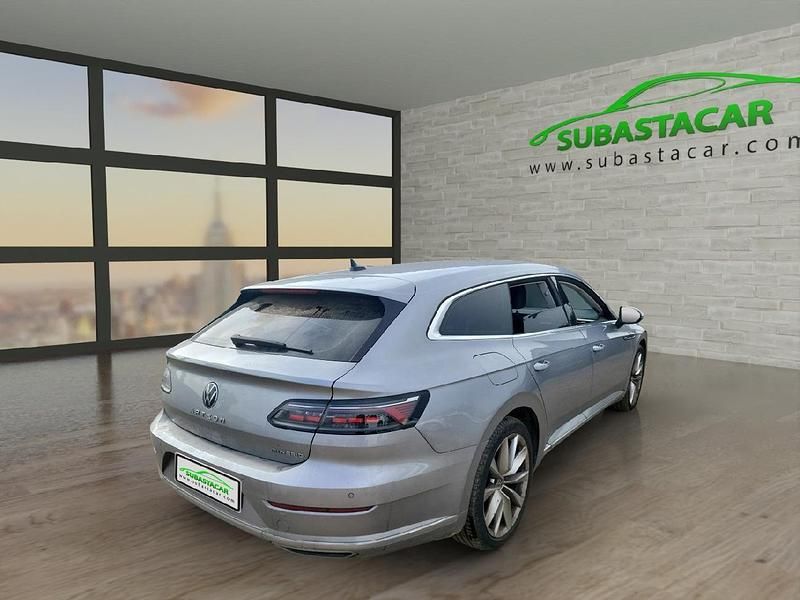 Usado VW Arteon Elegance 218 CV (160 kW) 2023 Gris plata metalizado Familiar