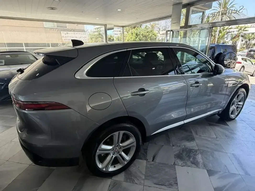 Usado Jaguar F-Pace SE 204 CV (150 kW) 2022 Gris SUV