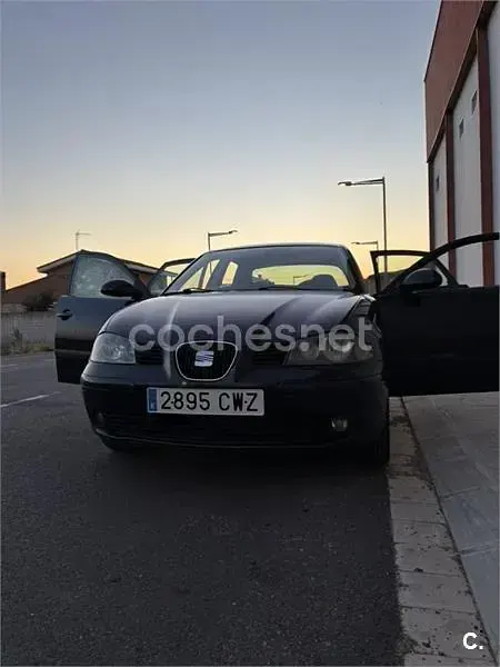 Usado Seat Cordoba 100 CV (73 kW) 2004 Negro Berlina