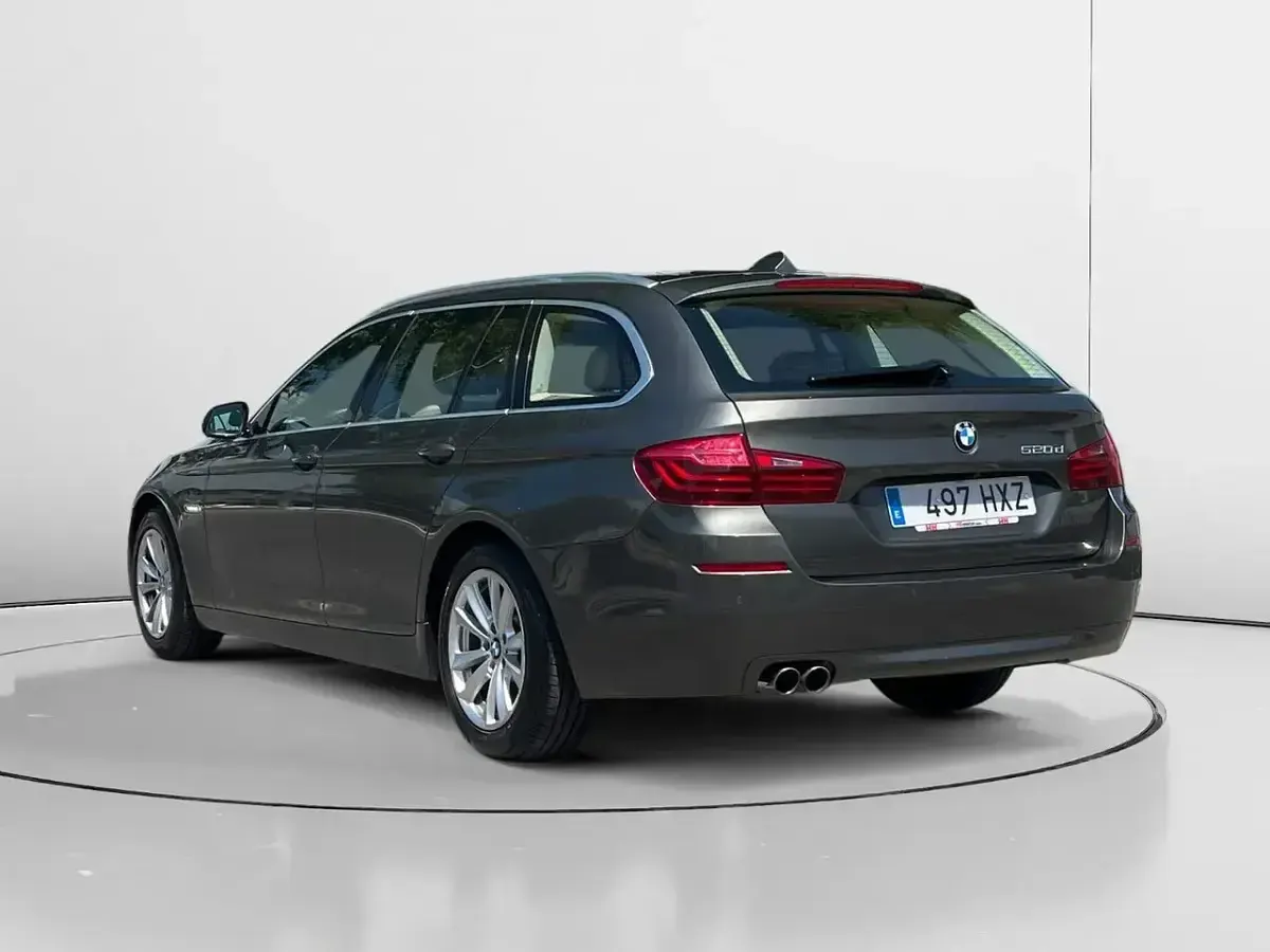 Usado BMW 520 Comfort Edition 190 CV (139 kW) 2014 Gris / plata Familiar