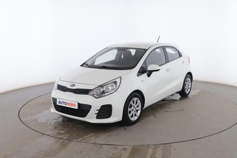 Usado Kia Rio 85 CV (62 kW) 2015 Blanco Utilitario