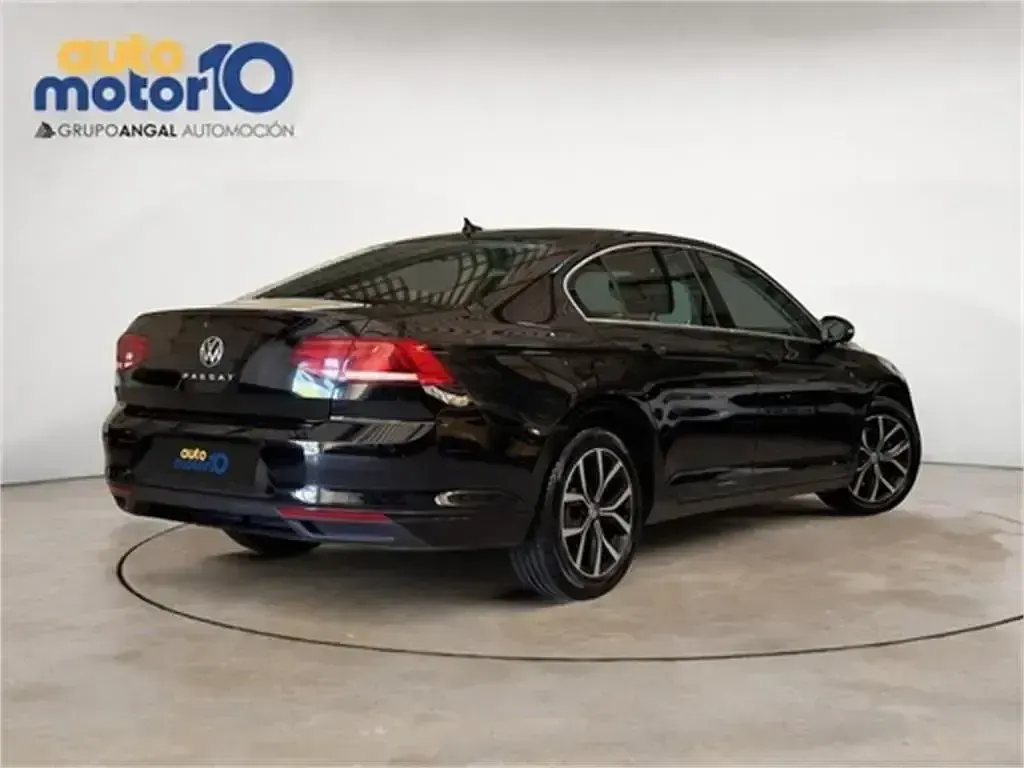 Usado VW Passat Executive 150 CV (110 kW) 2021 Negro Berlina